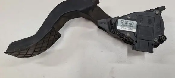 Volkswagen PASSAT B5.5 Accelerator throttle pedal 8D1721523F 6PV00837603 B222K