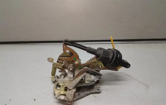Mercedes-Benz C W202 Rear door lock 2027300635