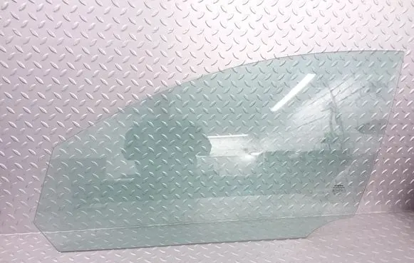 Volvo V50 Front door window glass four-door 30762242