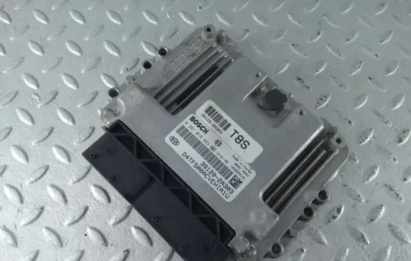 KIA Optima Engine control unit/module 391202A303 0281018923