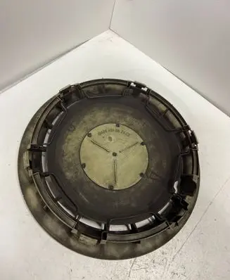 Mercedes-Benz 280 560 W126 R14 wheel hub/cap/trim 1264010824
