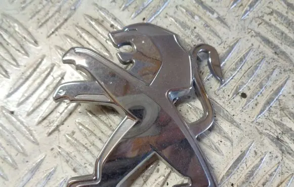 Peugeot 2008 I Manufacturer badge logo/emblem 9804319677