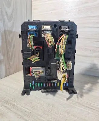 Peugeot Partner Fuse module 281197595