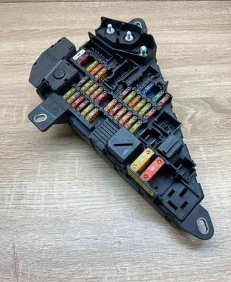 BMW 5 E60 E61 Fuse module 6906588 6906601
