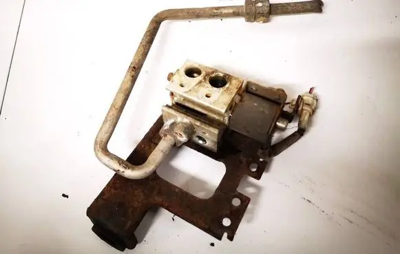 Toyota Avensis T250 Air conditioning (A/C) expansion valve 4433100890 443310-0890