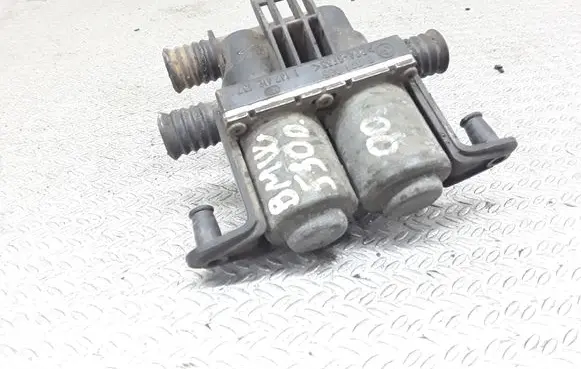 BMW 5 E39 Coolant heater control valve 8374995