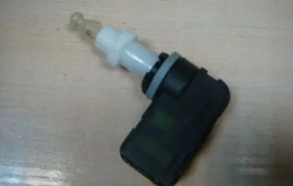 Headlight level adjustment motor