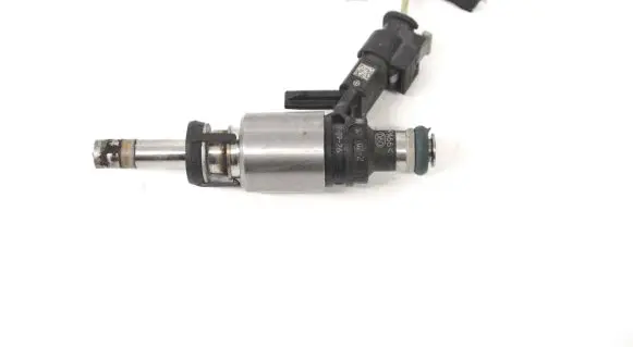 Audi A4 S4 B9 8W Fuel injector 06L906036K