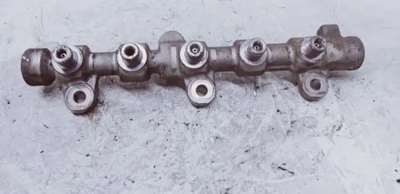 Renault Trafic II (X83) Fuel main line pipe 8200954113A 0445214196