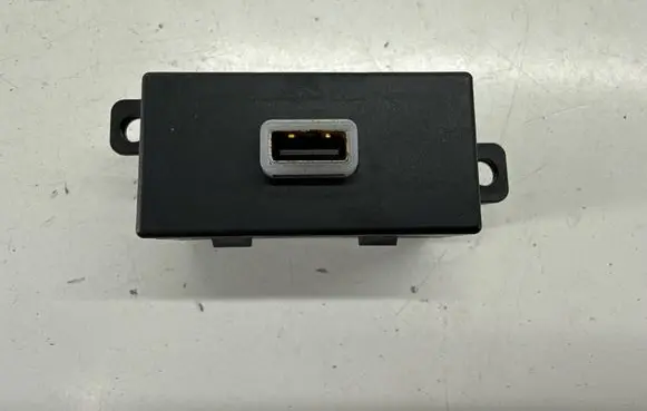 Chrysler Pacifica USB socket connector 68256810AA 53338552 33241674