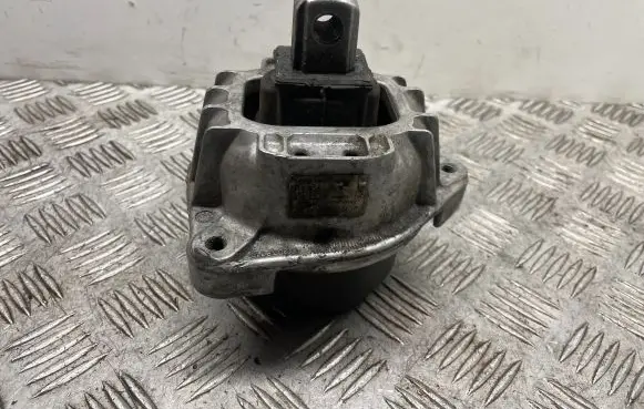 BMW 5 F10 F11 Engine mount bracket 6777371