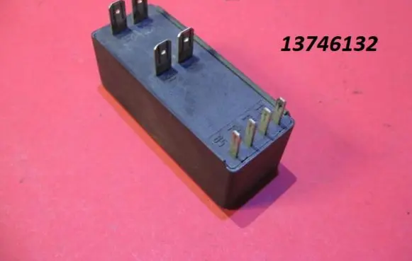 BMW 5 E28 Other relay 13746132