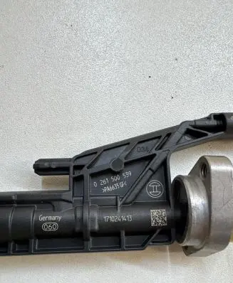 BMW 5 G30 G31 Fuel injector 7639990 10213541 07929