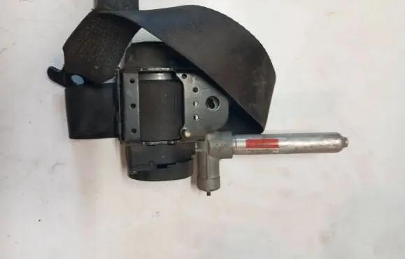 Volvo S60 Middle seatbelt (rear) 39987960