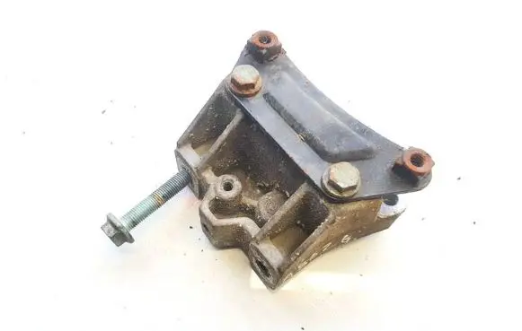 Volkswagen Golf V Engine mounting bracket