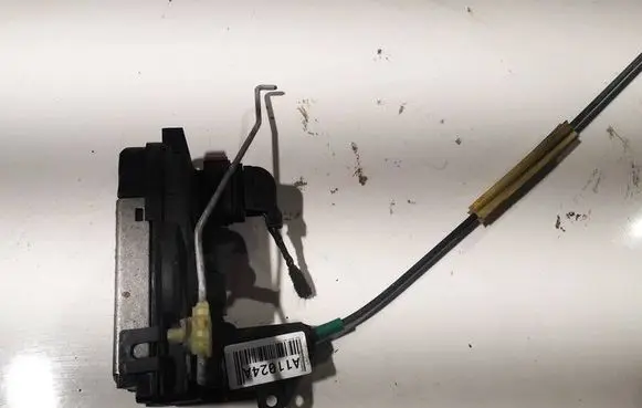 Opel Astra H Front door lock 13210749