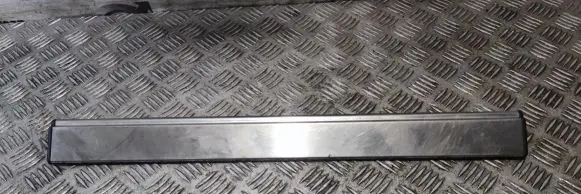 Front sill (body part)