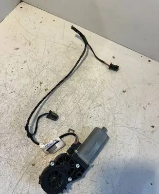 Volkswagen PASSAT B6 Seat adjustment motor 0390203224