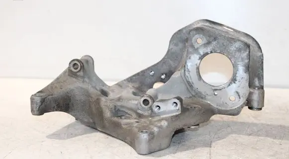 Volvo S60 Generator/alternator bracket 31401103