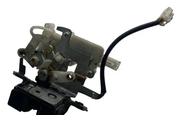 Mazda 3 I Tailgate/trunk/boot lock/catch/latch