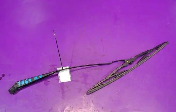 Opel Vectra A Front wiper blade arm