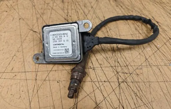 Mercedes-Benz E W212 Lambda probe sensor A0009051412
