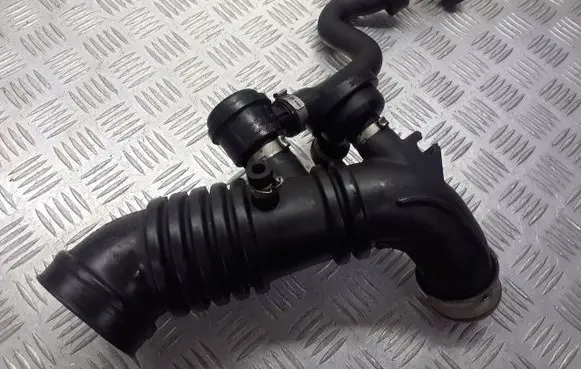 Skoda Octavia Mk1 (1U) Air intake hose/pipe 06A133356H