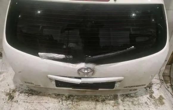 Toyota Corolla Verso AR10 Tailgate/trunk/boot lid BALTAS
