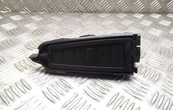 Rear air vent grill