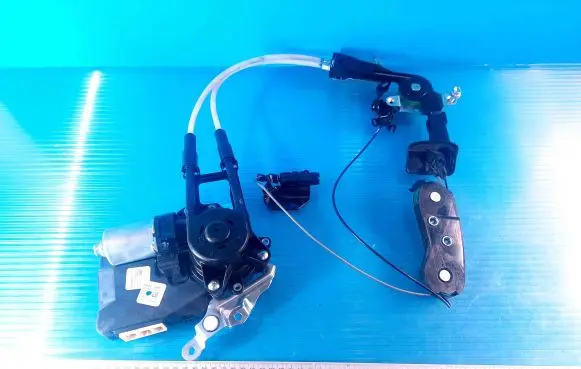 Toyota Sienna XL40 IV Sliding door latching motor 42661510010 143DR HX1638000690