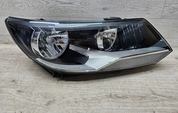 Volkswagen Tiguan Headlight/headlamp 5N1941006C