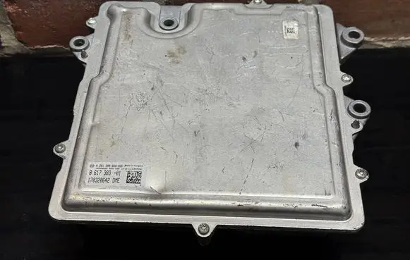 BMW 7 F01 F02 F03 F04 Engine control unit/module 0261S09660 8617383 170320642