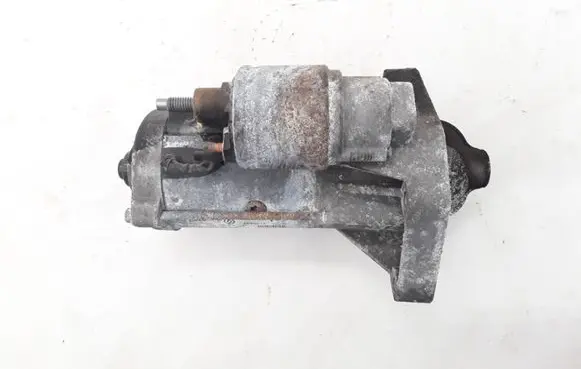 Opel Vivaro Starter motor 233000106R