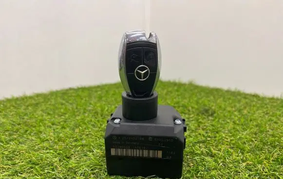 Mercedes-Benz S W221 Ignition lock A2215450708 33002905 5036505811606191