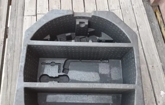Toyota Avensis T270 Tool box 6442905040