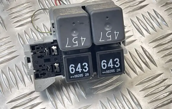 Audi Q7 4L Glow plug pre-heat relay 457 038907281B 0522120503