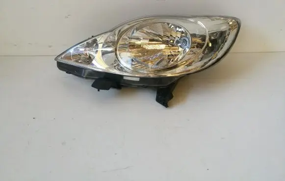 Peugeot 107 Headlight/headlamp 811500H030