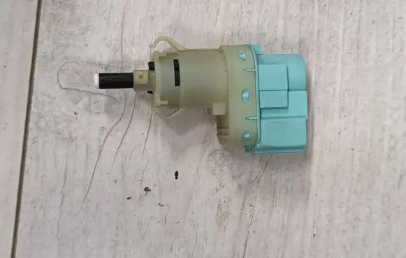 Lincoln Continental Rear light relay 6L3T9G8548A