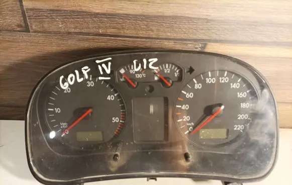 Volkswagen Golf IV Speedometer (instrument cluster) 88311282