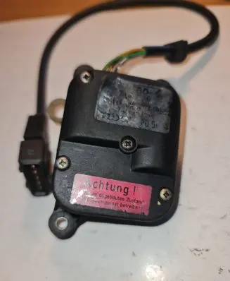Audi A6 S6 C4 4A Air flap motor/actuator 443820511A 0132801003