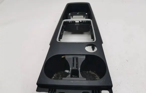 Cup holder front