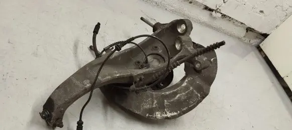 Front wheel hub