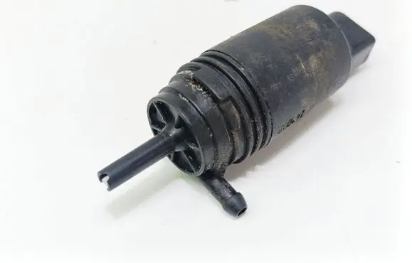 BMW 5 E39 Windscreen/windshield washer pump 8377612