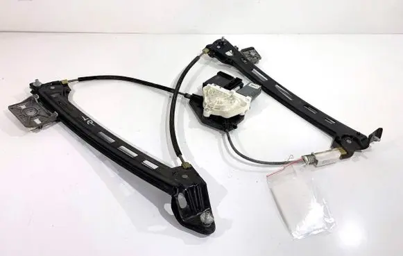 Volkswagen PASSAT CC Front door window regulator with motor 3C8959701