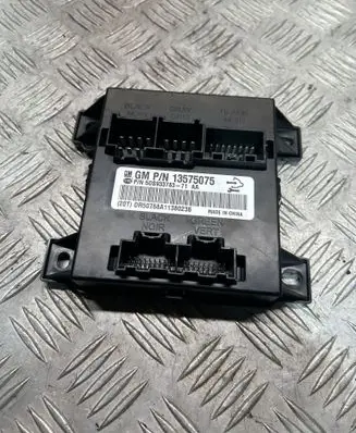 Opel Insignia A Seat control module 13575075