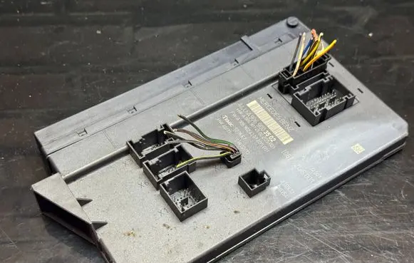 Mercedes-Benz Sprinter W906 Fuse module A9069003502 A9069014500 A9069024301