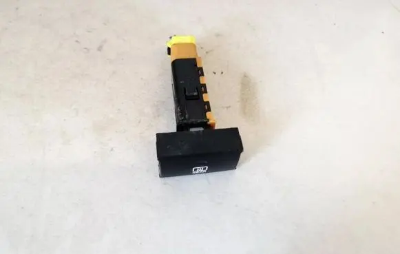 Hyundai Santa Fe Windscreen/window heater switch 621w05010