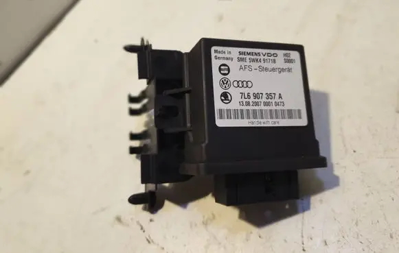 Volkswagen Touareg I Light module LCM 7L6907357A 7L6907462A