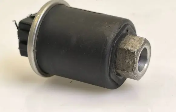 Audi A6 S6 C5 4B Air conditioning (A/C) pressure sensor 8D0959482 SP3142080 9704C504P