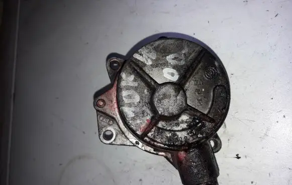 Audi A6 S6 C5 4B Vacuum pump